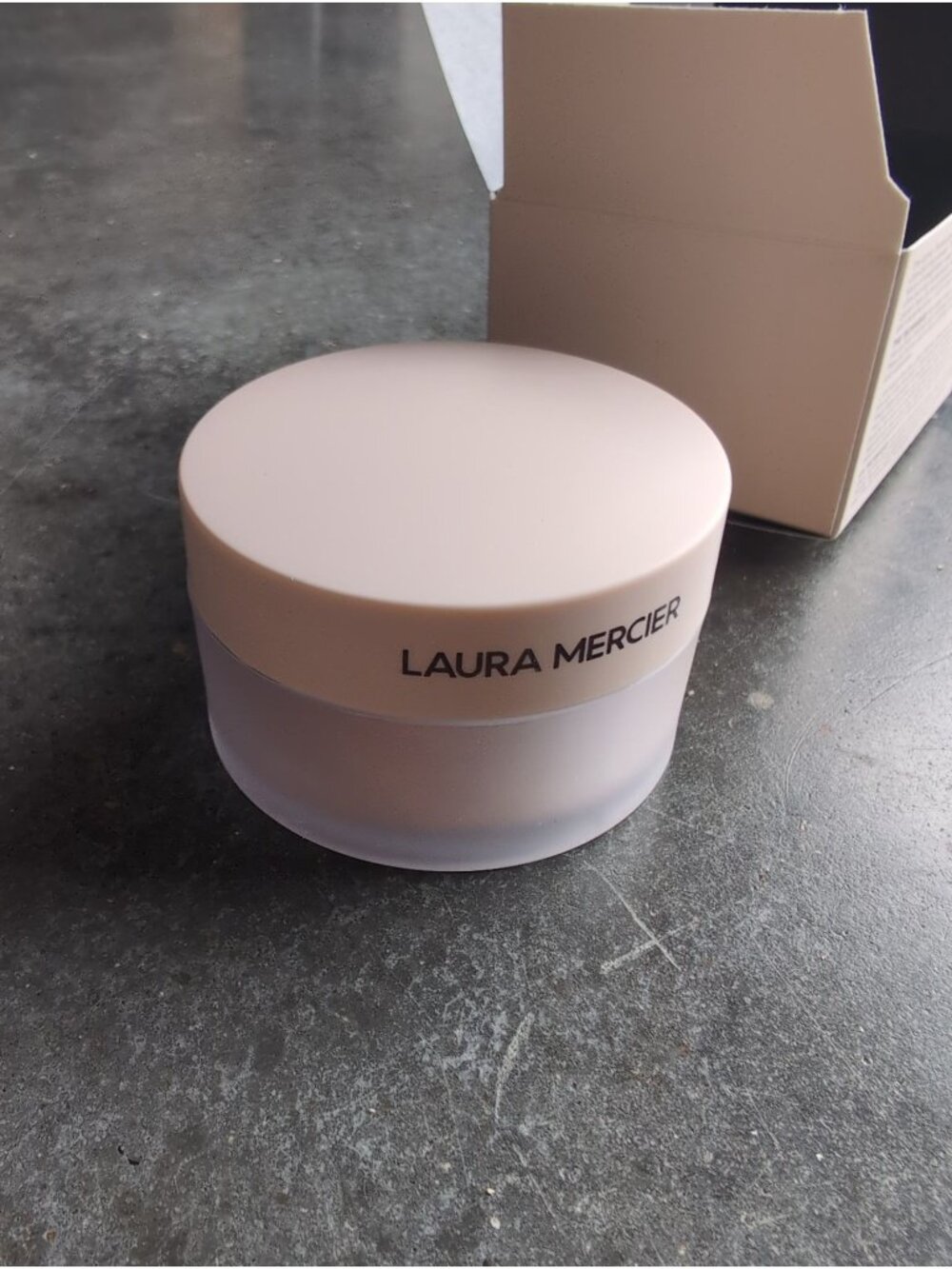 New! Laura Mercier Translucent Loose Setting Powder Translucent Honey Ultra-Blur - Picture 2 of 3